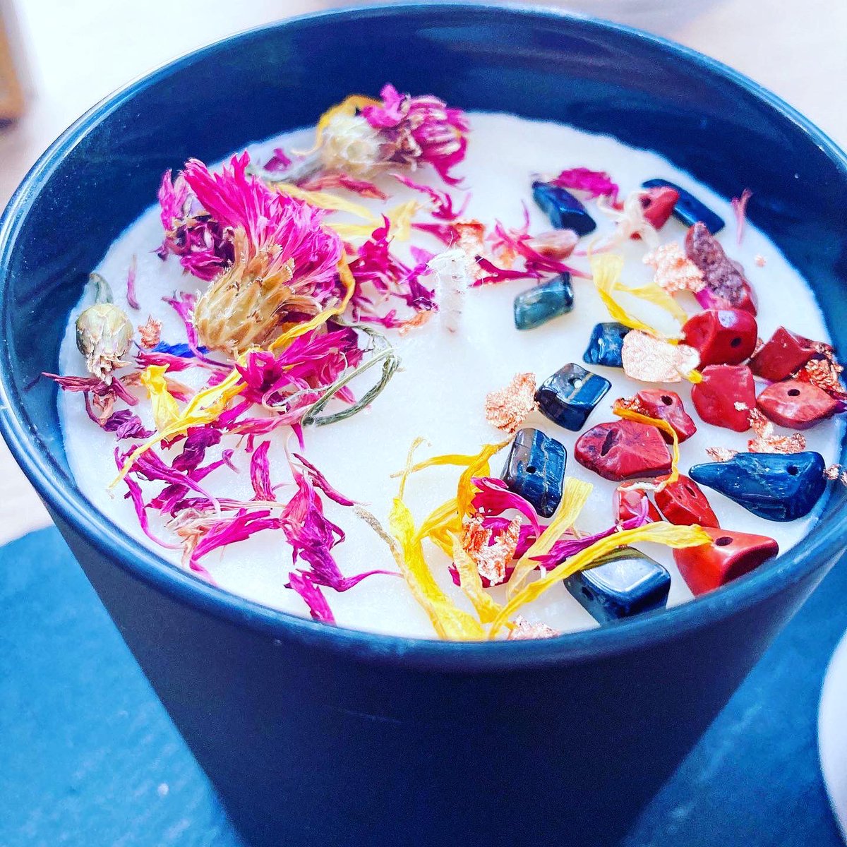 AromasEllie's tweet photo. #Aromatherapy #Artisan #Bespoke #Botanical &amp; #CrystalInfused #SoyWax  Candles. 50hrs Clean Burning. 

Chemical, Additive &amp; Preservative Free. #aesthetic 

#Calming #Uplifting #Grounding #Femme Blends available to suit your mood 😍

💛🦋 https://t.co/BhgG3pwTmV