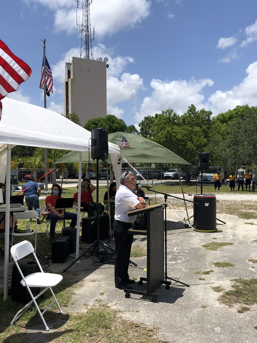 JosePepeDiaz305's tweet photo. Honored to support our #veterans at the annual @honorflightSFLA event. Thank you to @MiamiMilitary, @zoomiami, @MiamiDadePD &amp; @MiamiDadeFire for honoring our heroes at today’s celebration. 🇺🇸 https://t.co/zGeDmb3lWc