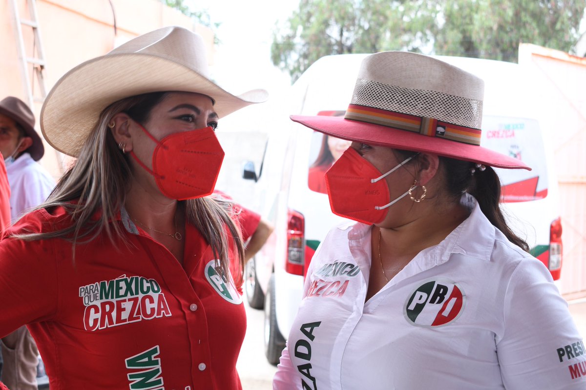 CristinaSanCol1's tweet photo. Sí hay opción para #Temascalapa con @AlmaDelfinaQ. 

Junto con las vecinas y vecinos de #SanBartolo nutrimos con #Propuestas este #Proyecto.

#CumplimosDe❤️ https://t.co/F9SUAHC9V9