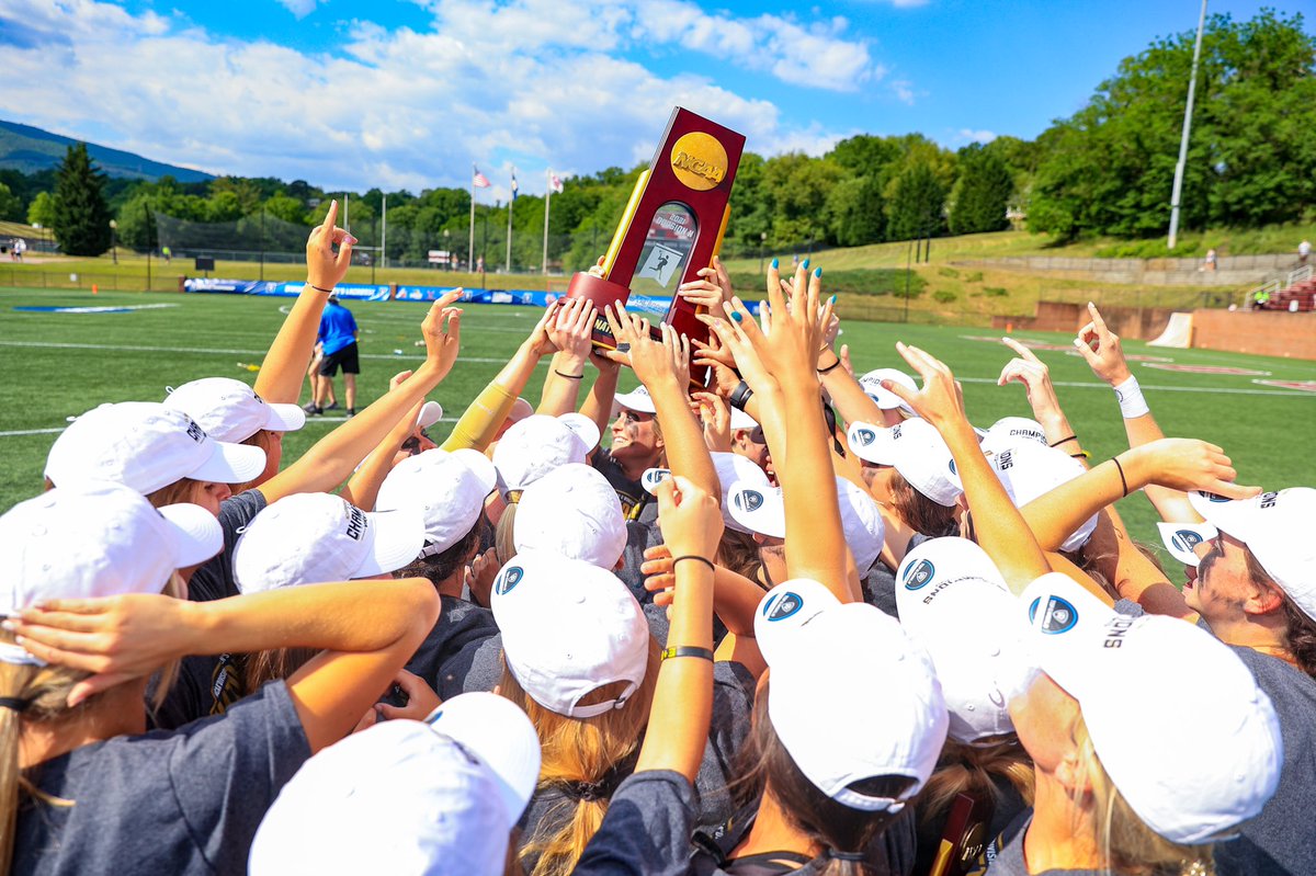 LU_Lions's tweet photo. 𝙉𝘼𝙏𝙄𝙊𝙉𝘼𝙇 𝘾𝙃𝘼𝙈𝙋𝙄𝙊𝙉 𝙁𝙀𝙀𝙇𝙎‼️

🦁🏆🥍 @LUwomensLax 🥍🏆🦁

#OneRoar | #D2WLAX https://t.co/Qloigf2snb