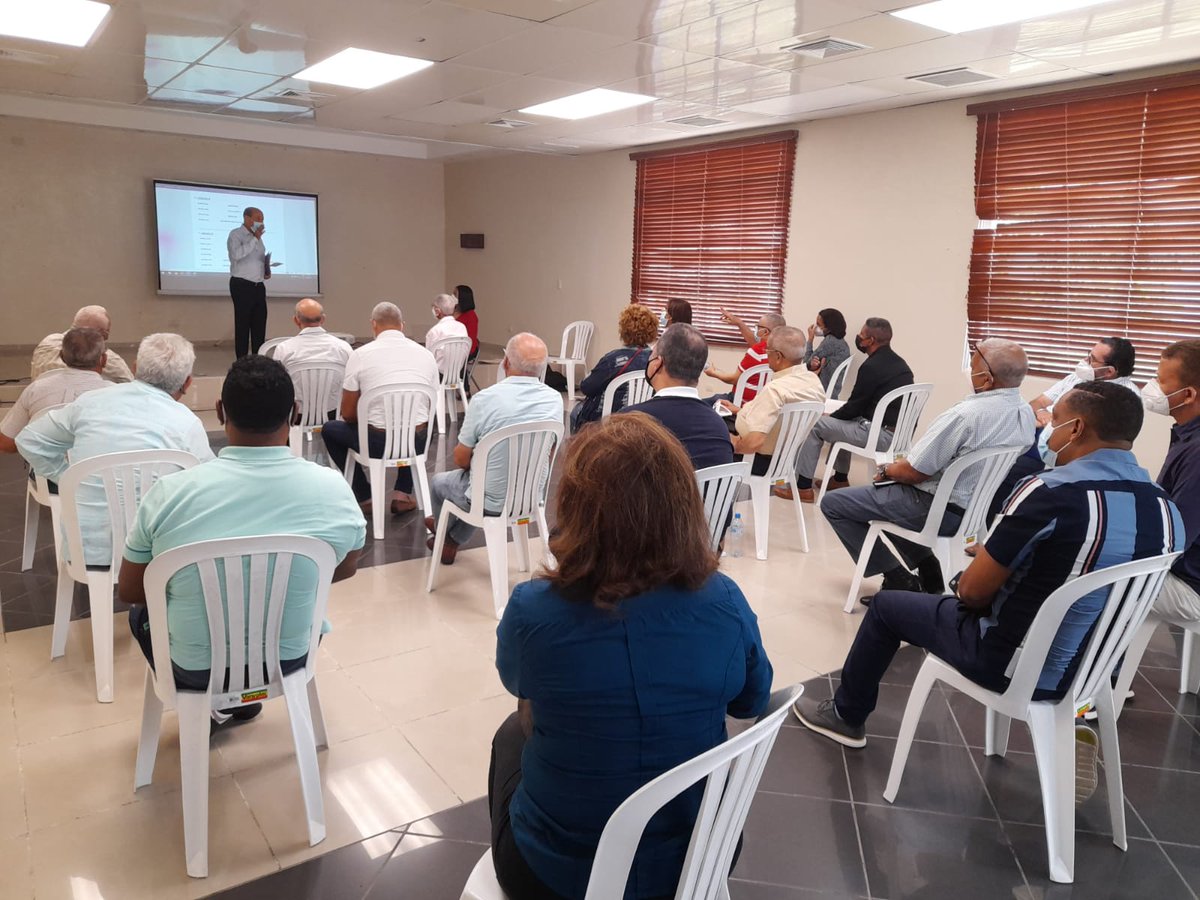 ParedesMelanio's tweet photo. Hoy junto a @temomontas y los enlaces del Comité Central del @PLDenlinea de la provincía Duarte en la fase preparatoria del plan de reorganización de las estructuras medias y de base que inicia este 1ro de junio, #ElPLDCrece, #ElPLDSeTransforma. https://t.co/RzFWsOPbAj