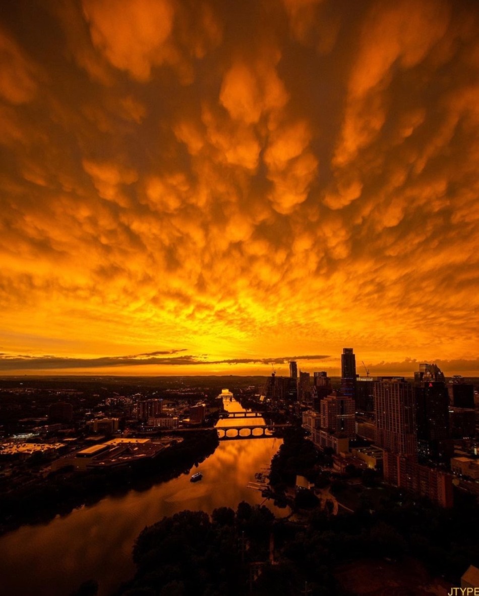 austinwebseo's tweet image. We are not ready for Monday, can we have another Sunday? 

#AustinTexas #GoldenHour #AustinViews #DowntownAustin #AustinSkyline #LoveAustin #WeekendInAustin #SundayJokes 

📷: @ jtype on Instagram