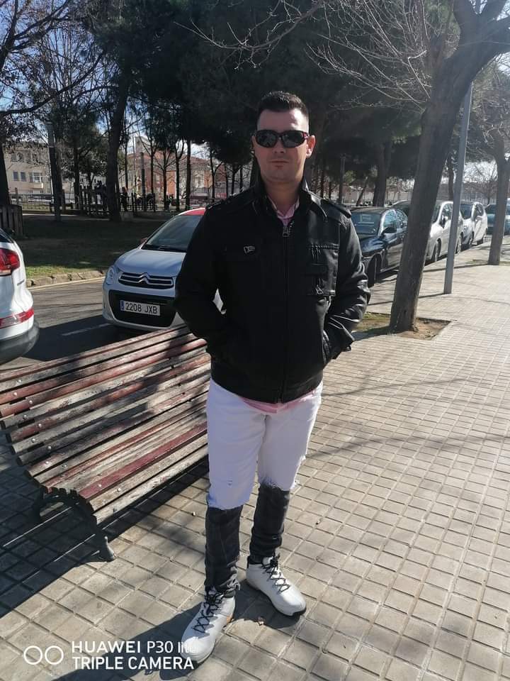 connstructive's tweet image. Successful people are not gifted; they just work hard, then succeed on purpose