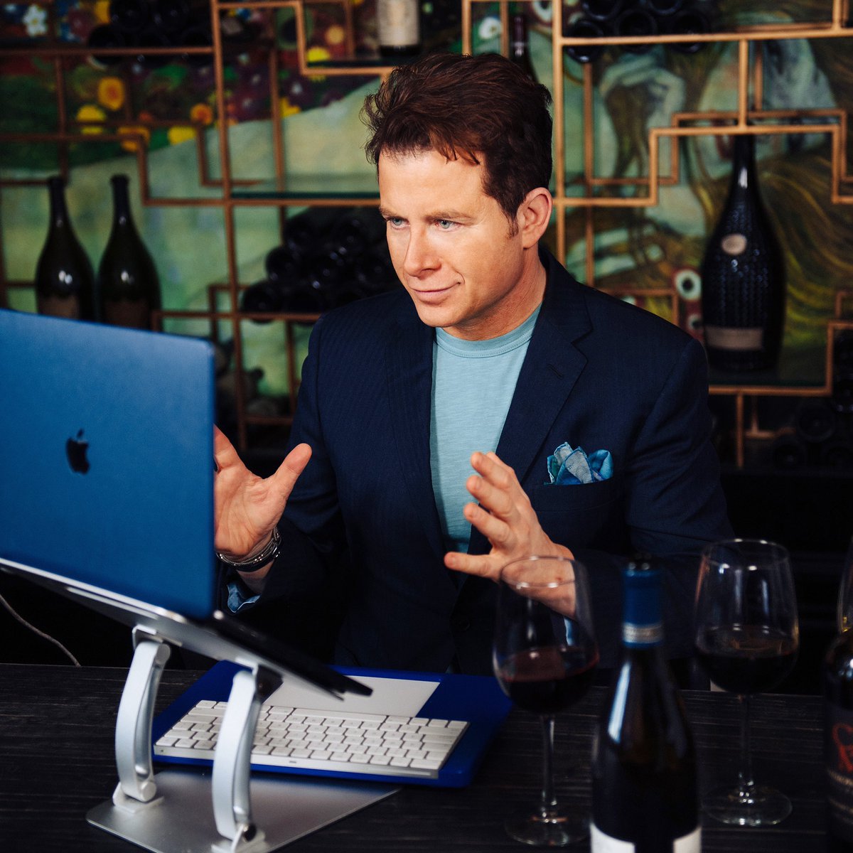 MarkOldman's tweet photo. Even as we finally(!) get back to live events 🙏, many of you have urged me to keep the #virtualtastings going. So be the first to check out 👀 my new site for virtual #wine tastings, #Bevinars 🍷& my upcoming events there: https://t.co/GHJyGfzpY0 #wineclasses #vino #winelover https://t.co/UyldgGLRmW