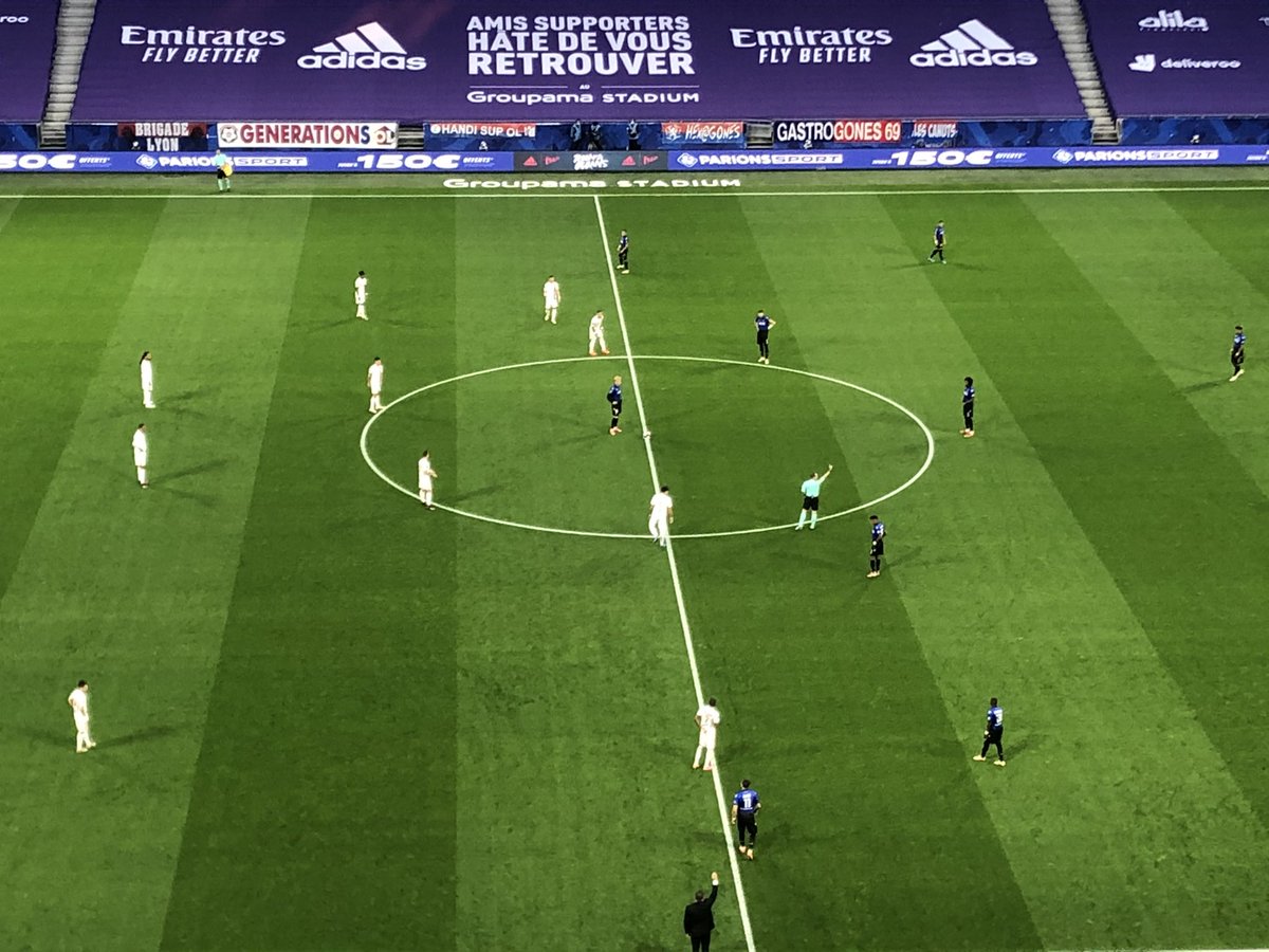 CDS0711's tweet photo. Au terme d’un match indigent de la part des rhodaniens, @ogcnice s’impose très logiquement 3-2 au @GroupamaStadium. Là @OL a été inoffensif en attaque en 2e période et approximatif en défense. #Nice06 mérite sa victoire. #OLOGCN https://t.co/FBILvrxPMA