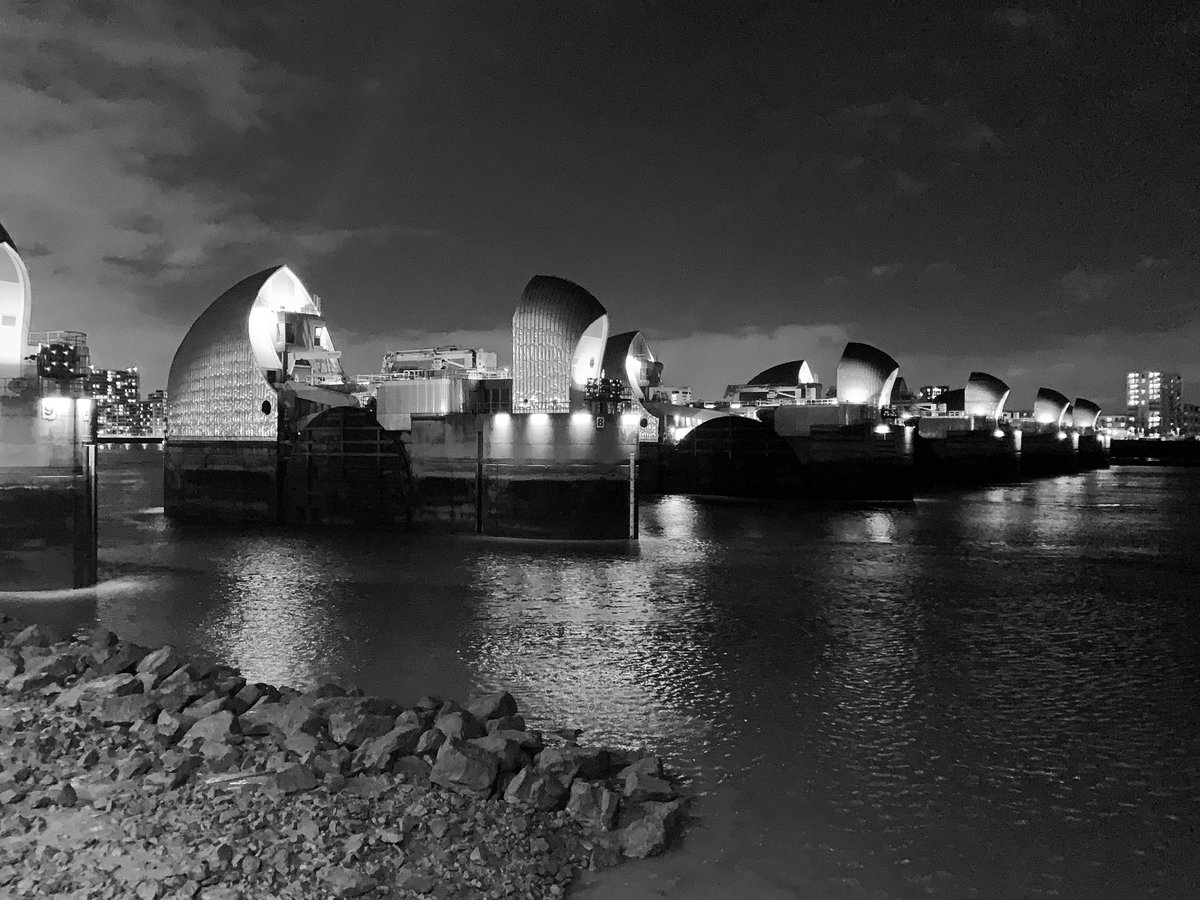Sometimes the light just hits different... 😍 #thamesbarrier #london #landscapephotography #nightshot #ThePhotoHour