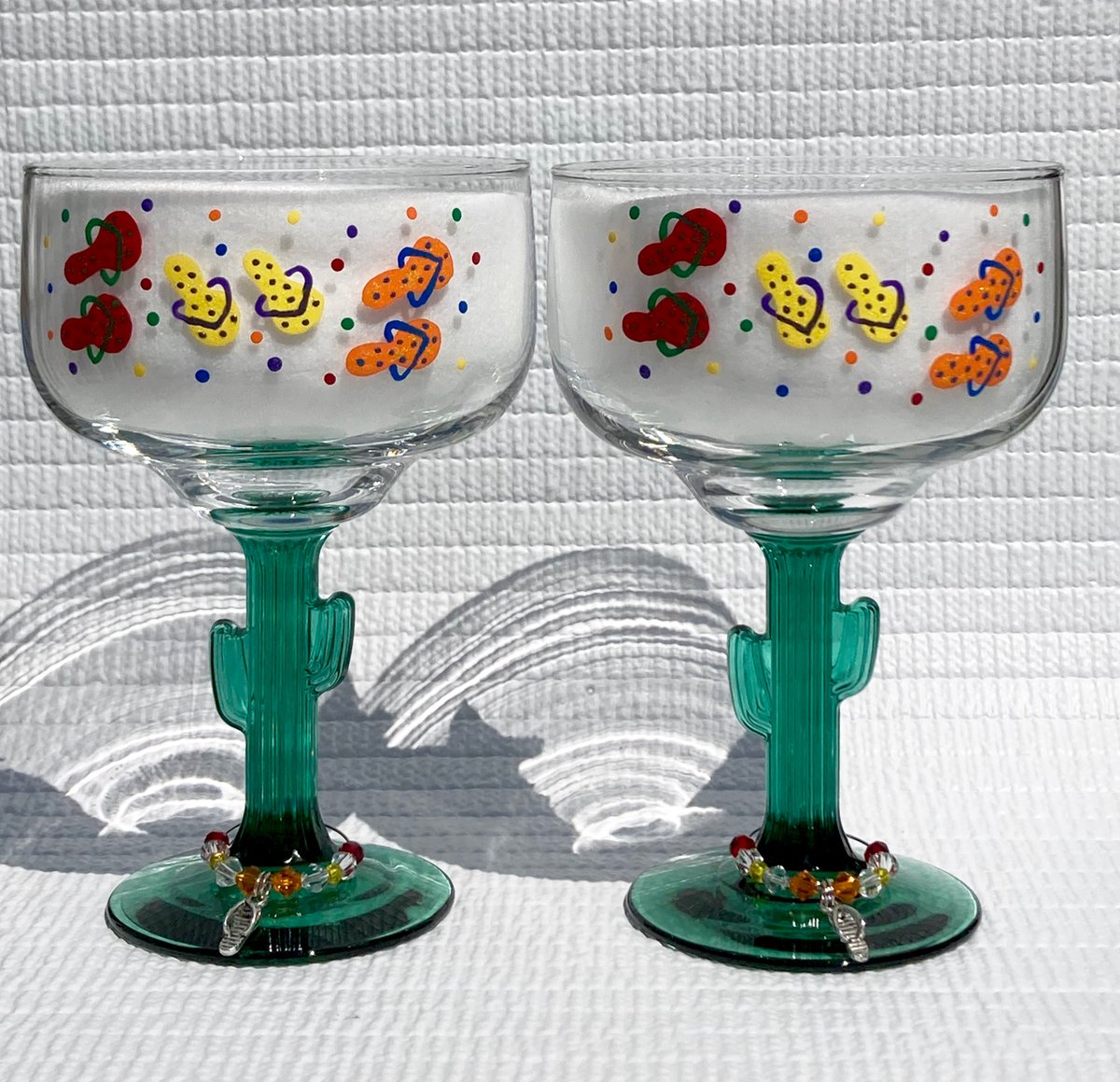 Fun Summer glasses etsy.com/listing/100500… #flipflops #margaritaglasses #cactusglasses #paintedflipflops #birthdaygift #giftsforher #beachhouse
