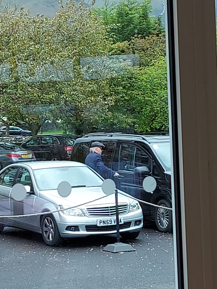 mkindon18's tweet photo. @lydwadsworth @tswadsworth He was at the Inn on the Lake this afternoon!!! Xx https://t.co/6BVimNN1Ga