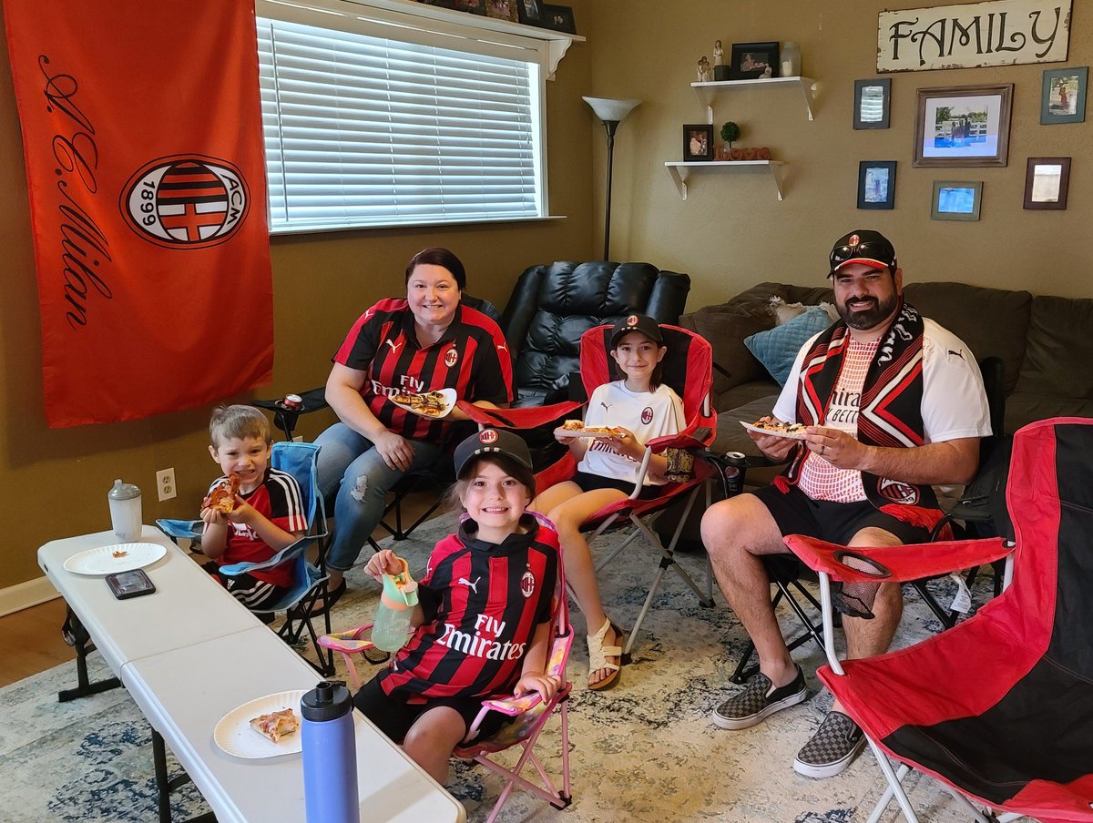anthony_gini's tweet photo. Fam Club enjoying the last game of the season.. Forza Milan. Champions League here we come⚽️🥅🇮🇹⚫🔴 https://t.co/hmZqaMR6qS