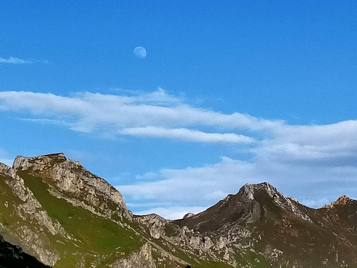 La luna en #ValleDeLago  #Somiedo