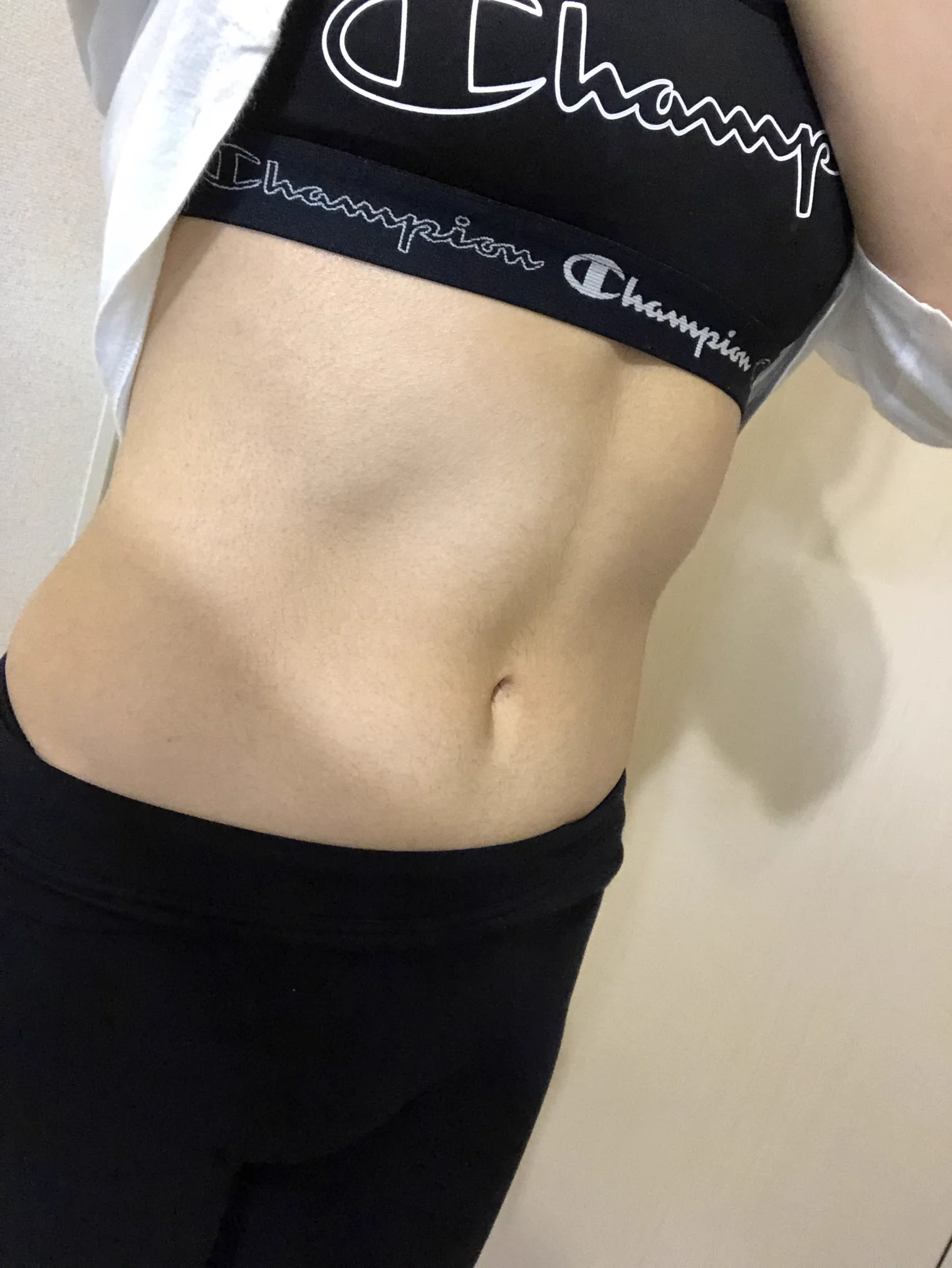 朝:ﾕｳﾄﾚ→肋骨3種、膝ﾊﾟｶ300
ｶｰｼｰﾗﾝｼﾞ(10kg+ﾁｭｰﾌﾞLv5)10×5、ﾛｼｱﾝﾂｲｽﾄ(5kg)20×3、体幹ﾄﾚ40秒×3、ｽﾄﾚｯﾁ
朝からお通じありで、お腹少しスッキリしたかな？
体幹トレ、確かに脇腹に来る！！
最後のセットで足もあげてみたらフラフラ😂
足も出来るように鍛えなきゃ💪  