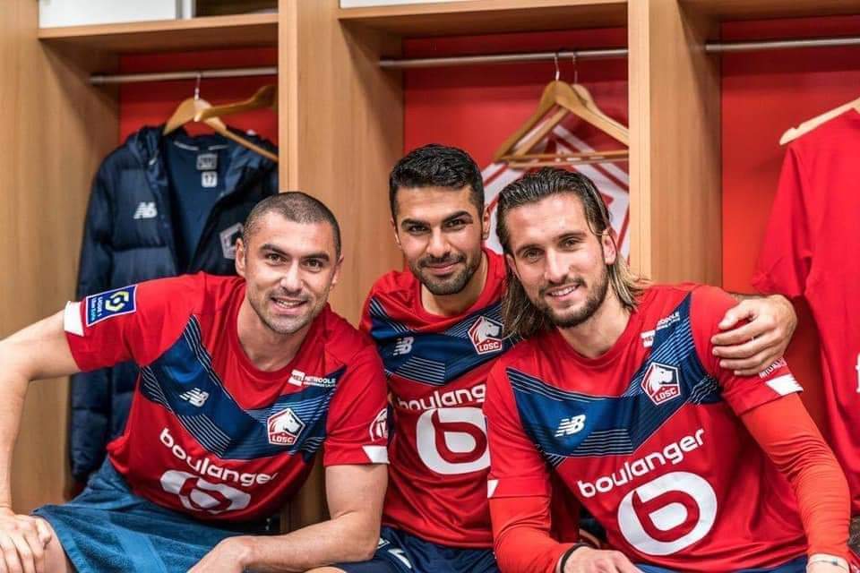dundar_semih96's tweet photo. 𝐋𝐎𝐒𝐂 𝐄𝐒𝐓 𝐂𝐇𝐀𝐌𝐏𝐈𝐎𝐍 𝐄𝐓 𝐄́𝐂𝐑𝐈𝐓 𝐋'𝐇𝐈𝐒𝐓𝐎𝐈𝐑𝐄 !!! 🔥🔥🇹🇷🏆

Nos 3 turcs compatriotes  à Lille viennent de remporter la Ligue  

Le trio turc, Burak Yılmaz, Yusuf Yazıcı et Zeki Çelik ont sans conteste, largement contribués à ce titre. https://t.co/xMXLyHQpBm