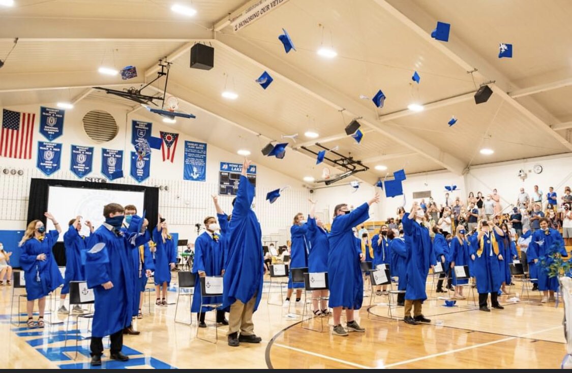 CariBuehler's tweet photo. Congratulations to the class of 2021💙🎓⚓️💙⚓️🎓 https://t.co/P7NkozXpQc
