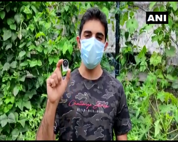 ANI's tweet photo. Kerala | Kevin Jacob, a first year B Tech student from Thrissur, has designed a mask with a mic &amp; speaker attached to ease communication amid pandemic

"My parents are doctors &amp; they've been struggling to communicate with their patients since the onset of COVID," he said (23.05) https://t.co/pnvkhzZETt