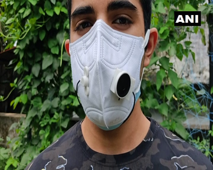 ANI's tweet photo. Kerala | Kevin Jacob, a first year B Tech student from Thrissur, has designed a mask with a mic &amp; speaker attached to ease communication amid pandemic

"My parents are doctors &amp; they've been struggling to communicate with their patients since the onset of COVID," he said (23.05) https://t.co/pnvkhzZETt