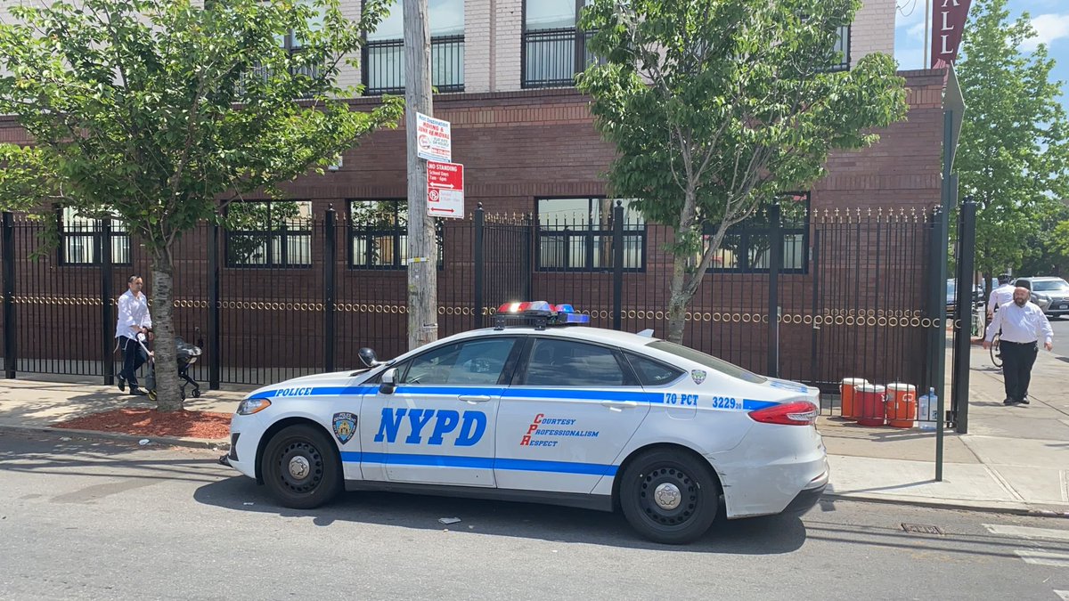 FlatbushJCC's tweet photo. Thank you @NYPDnews @NYCMayor @NYPDChiefOfDept for the increased visibility. We are encouraged. Let's work together to keep our communities safe.
@NYPDBklynSouth @NYPD70Pct @NYPD66Pct @NYPD63Pct @NYPD61Pct https://t.co/NAbbn9I5Th