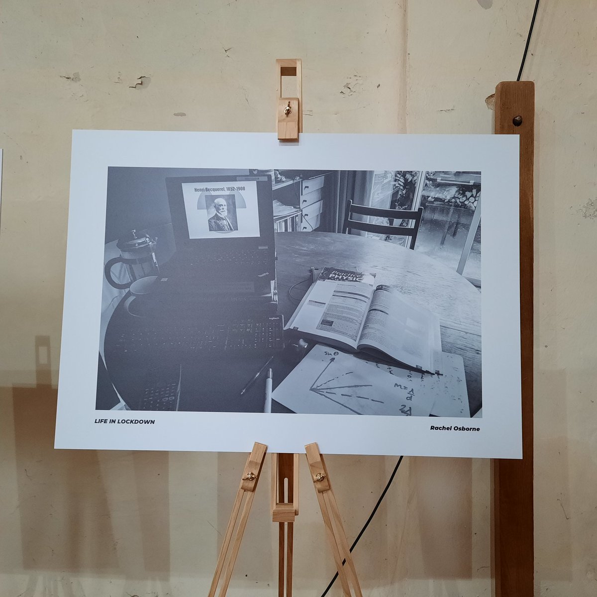 DocOz100's tweet photo. Had a lovely afternoon pottering round the 24in24 lockdown photography exhibition @StAlbansCath so glad @StAlbansFF and @mattbigg organised this during lockdown, we had great fun taking part! (And my photo made the cut!!) https://t.co/zIj2optvPZ