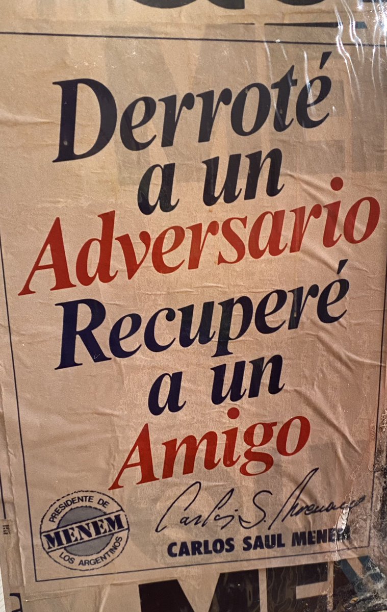 Hoy revolviendo cosas encontré un álbum con fotos de campaña ....el único político que no veía en su adversario un enemigo fue #Menem .
Un distinto 🌹