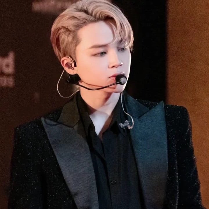 jikookdtails's tweet photo. I don’t know what to expect for tonight https://t.co/Q3MstPM78m