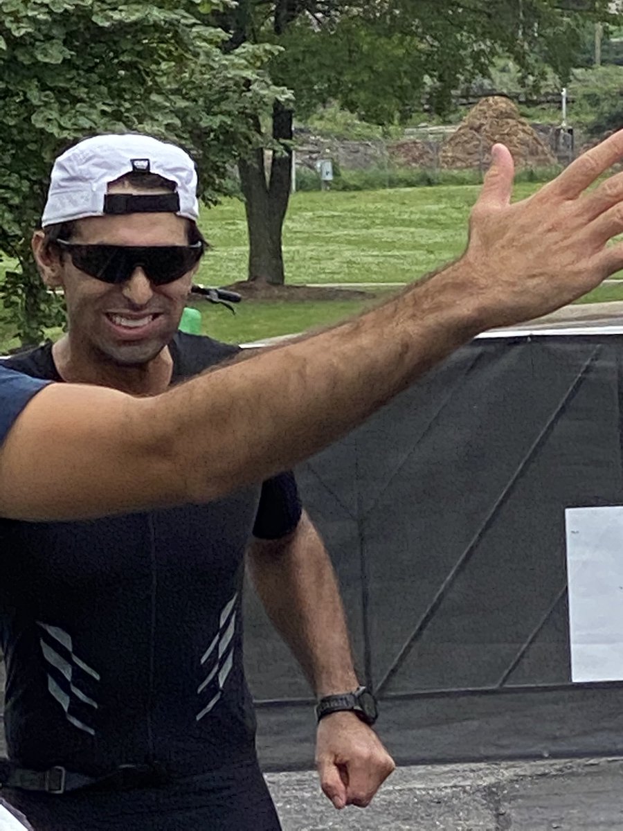 Memo mi hijo mayor está terminando un Ironman. Y te preguntas ¿Porque? Cada quien tiene su respuesta, pero lograr un reto así requiere determinación, perseverancia y disciplina. Muy bien nos caerían a todos esos valores en educación y salud.