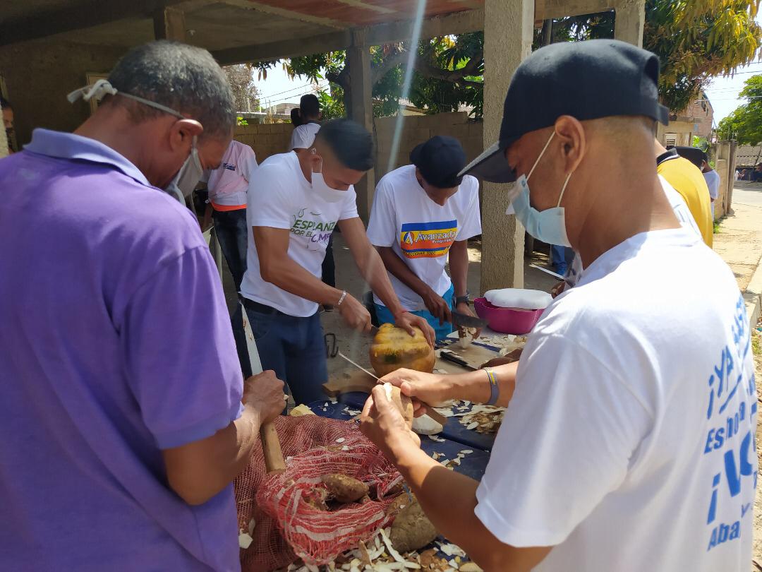 APnuevaesparta's tweet photo. Nuestro equipo de #ArismendiProgresista encabezado por #FelixMalaver acompaño al equipo de @ElCambioVE y su coord. Gral #LuisDelgado en una jornada especial para la comunidad de #Guacuco

#EsHoraDeAvanzar

@luisromeroc https://t.co/v6PnWxi1No