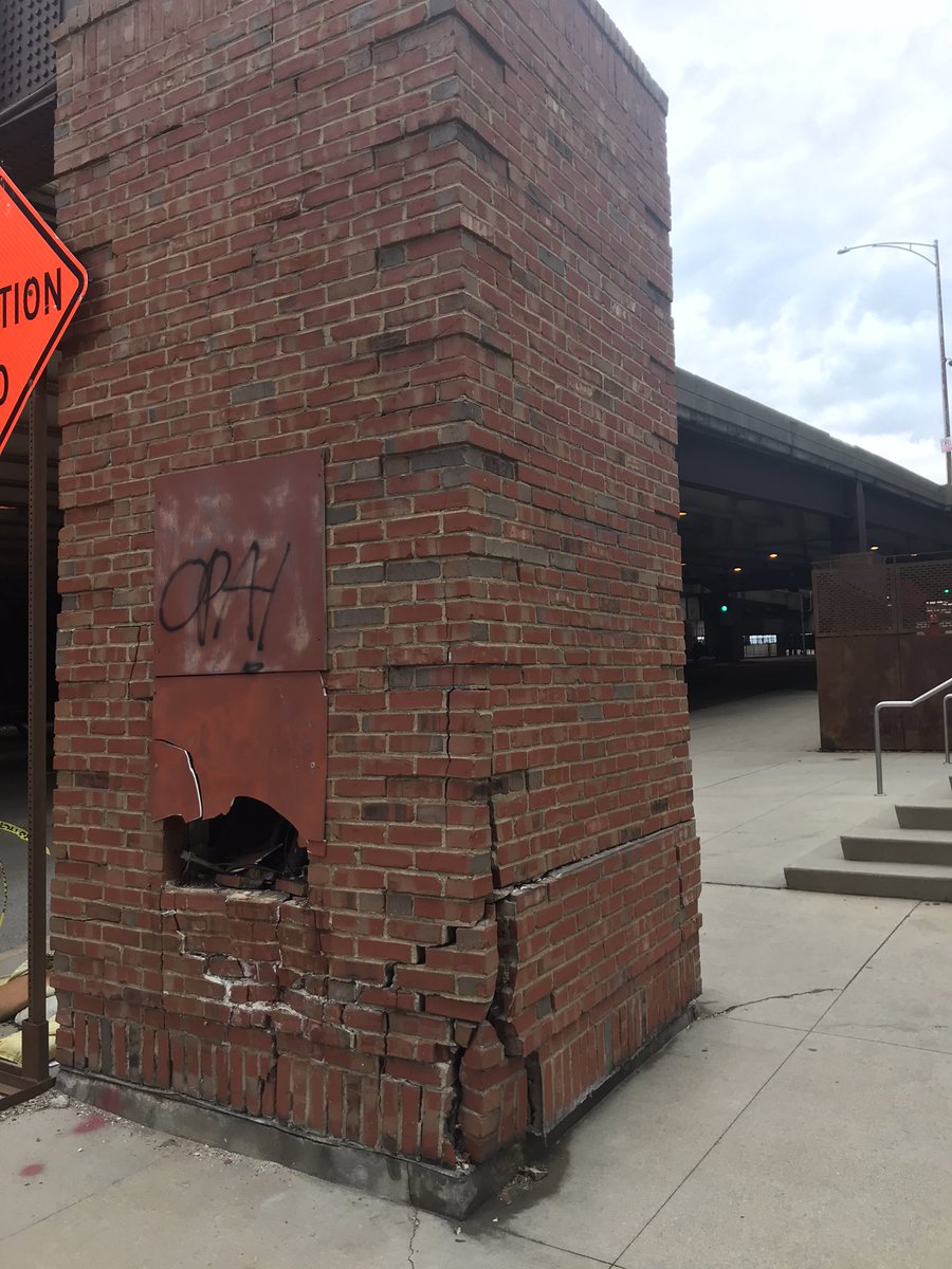 nehmemd's tweet photo. Damaged support column on Grand and LSD @chicago @ChicagoOEMC @chicagosmayor @Chicago_Police https://t.co/3gfzQxJJR9