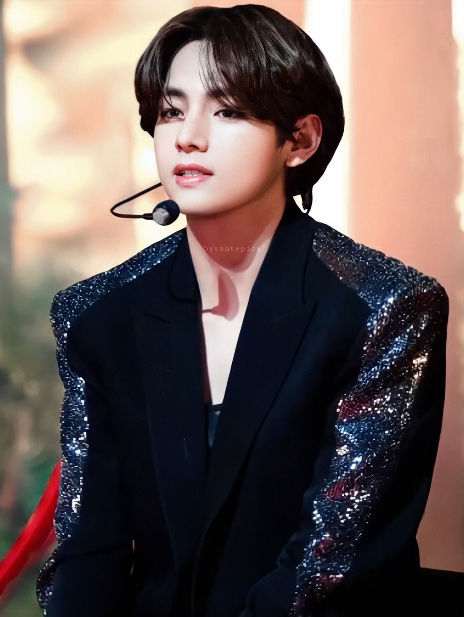 byvantepics's tweet photo. #V for bbmas. https://t.co/5RdMPqx43c