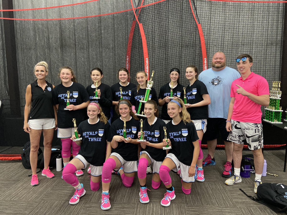 JasonWaltersSr's tweet photo. The @RoyalsKentucky picked up a championship at 10th annual National Run n Slam Tourney against a great opponent in @LadyLightningBB. Great job ladies. @Ohio_Players with another great event. @EAsportsComplex with a 🔥🔥🔥 complex. @AvaWalters2026 @SaylorMacke #royalsonthree https://t.co/MuSRGkkQ1Y