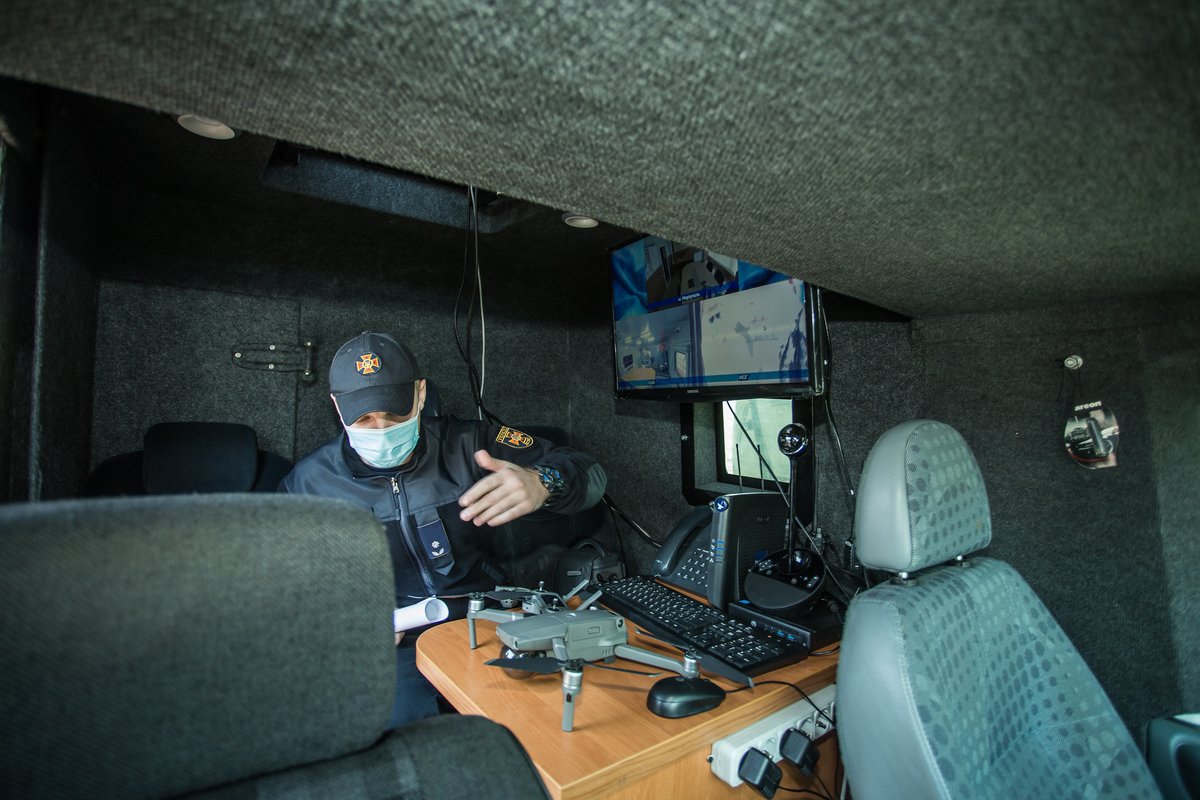 UNDPUkraine's tweet photo. UNDP, with the support of the @EU_Partnerships, @DanishMFA, @SwedenUN &amp; @swiss_un provides strategic ocean rescue equipment to the Mariupol Sea Rescue Operations Centre in #Ukraine. 
📷Photos and story: 🔗https://t.co/g2bTF3vBwi

cc: @BMalor, @UN_News_Centre https://t.co/77FDwr6yVV