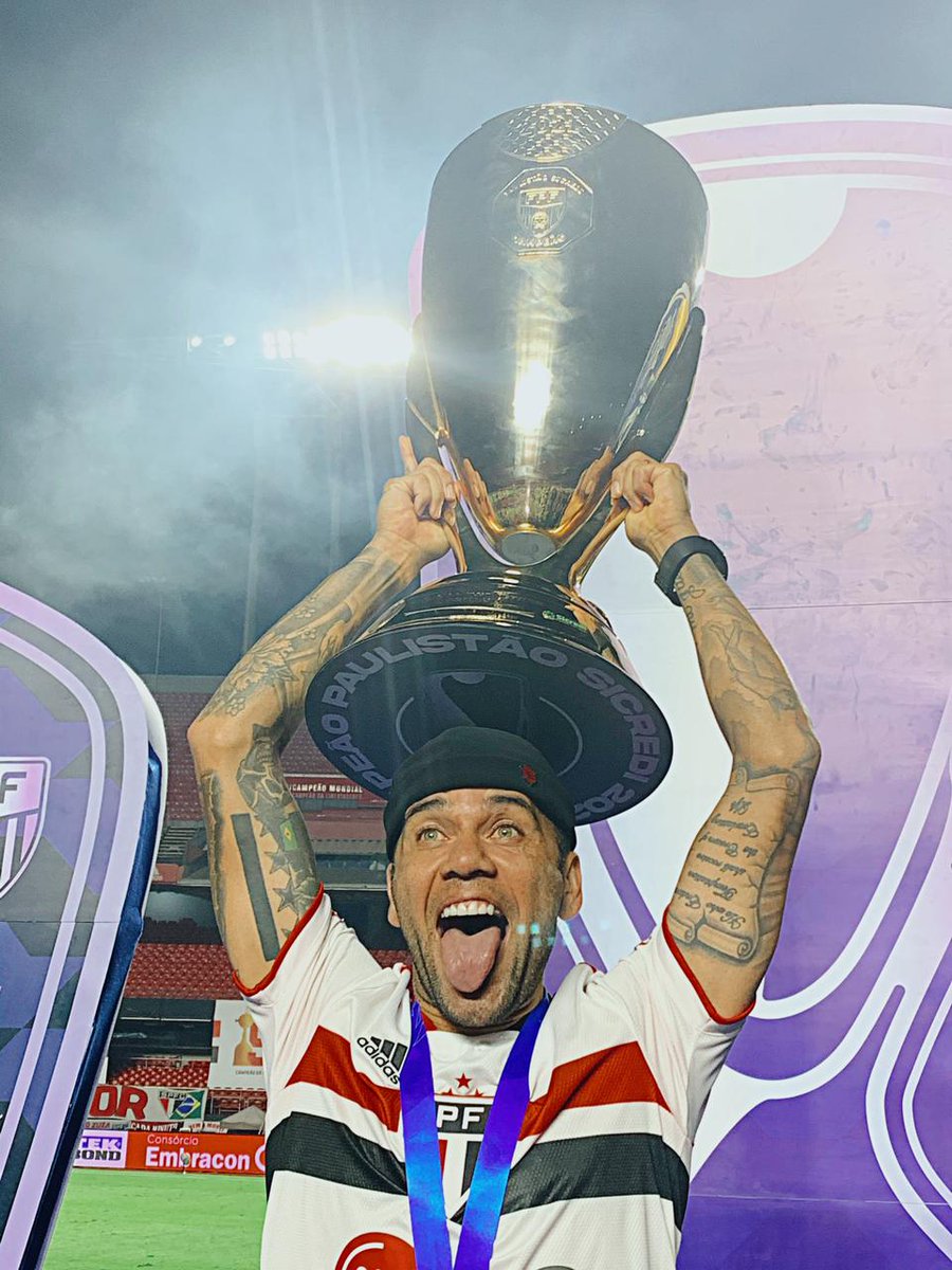 SaoPauloFC's tweet photo. 🗣️🏆 DANI: "Esse título é diferente porque conquistei com meu time do coração. Além da dedicação, entra o sentimento. Me tornei jogador por causa do São Paulo, é muito especial estar aqui. Estou nas nuvens agora. Ser campeão aqui é indescritível"

#1NovoTempo
#VamosSãoPaulo 🇾🇪 https://t.co/f2BCOX4jP5