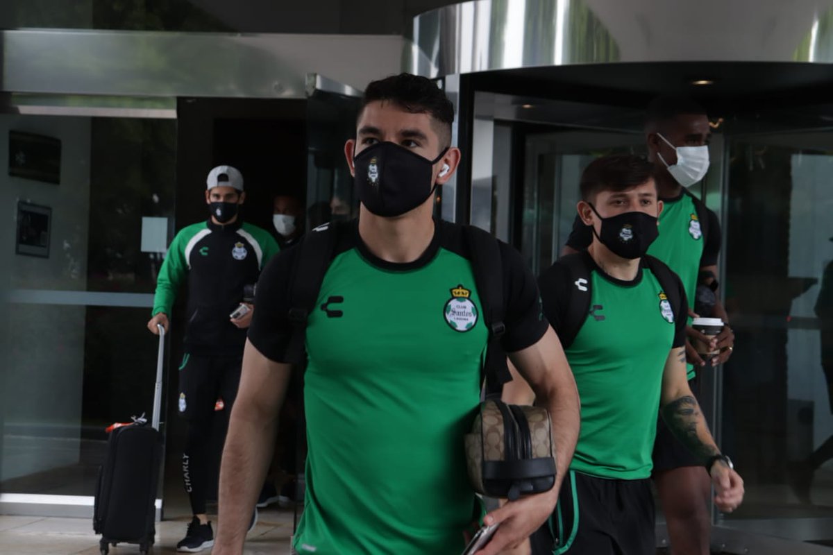 ClubSantos's tweet photo. 🟩⬜ ¡Salimos rumbo al Estadio Cuauhtémoc! ¡A conseguir ese pase a la Final! #VaPor7i⭐ #ModoGuerrero⚔️ https://t.co/gHfoKHoUpl