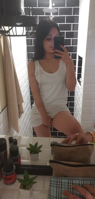 Como me lo harias en el ba&ntilde;o?🥴 https://t.co/19Fe9zydhm