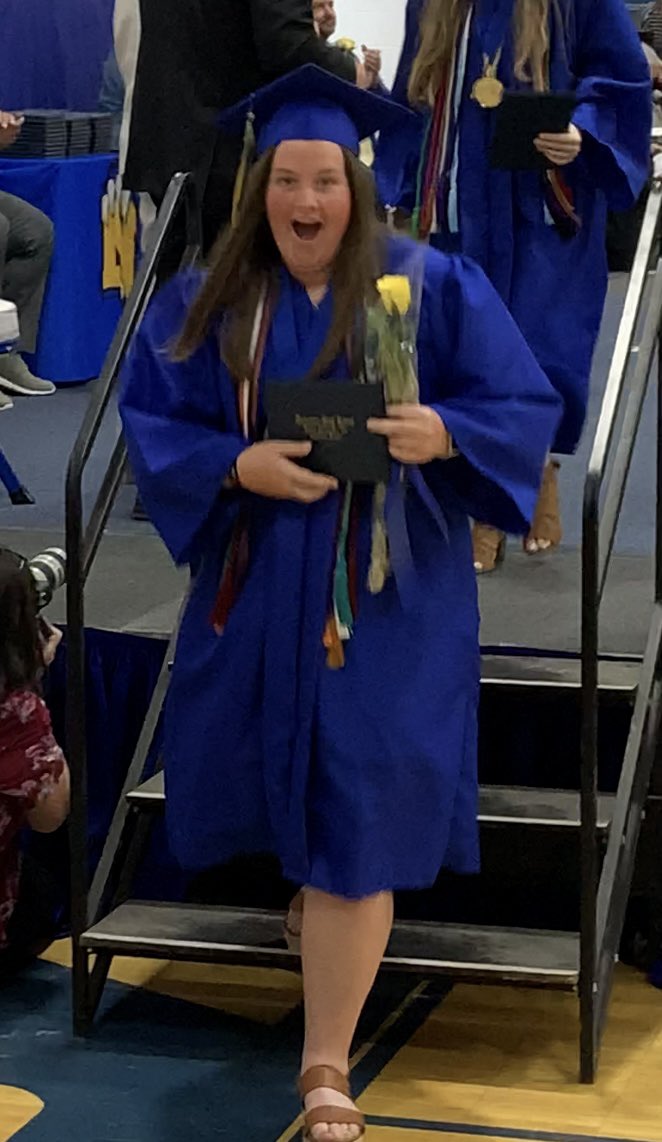 mamajonib's tweet photo. Say you’re best friends without saying you’re best friends. ❤️🎓 https://t.co/uE25is3JUQ