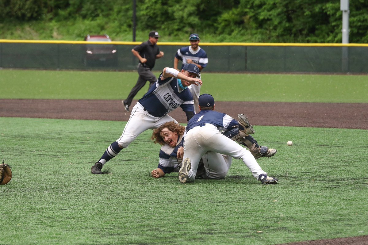 benberg__'s tweet photo. My lack of emphasis on form caught up to me in the end, @natebuck00 flipped the script with a textbook takedown in round two. Series tied 1-1, we'll keep you posted for round three! https://t.co/1Bh7pMX43z