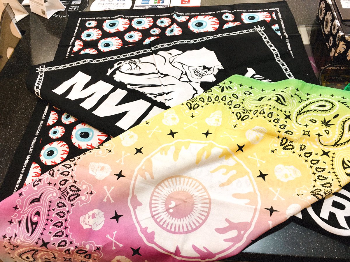 Mishka Tokyo Mishkaのバンダナは他にはないデザイン性豊かなのが特徴 様々な使い方ができるのでオススメです 各種 3 300 2 100 2 310 Web T Co Ytjss4ywr8 Mishka Mishkatokyo ミシカ Harajuku 原宿 目玉 バンダナ T Co