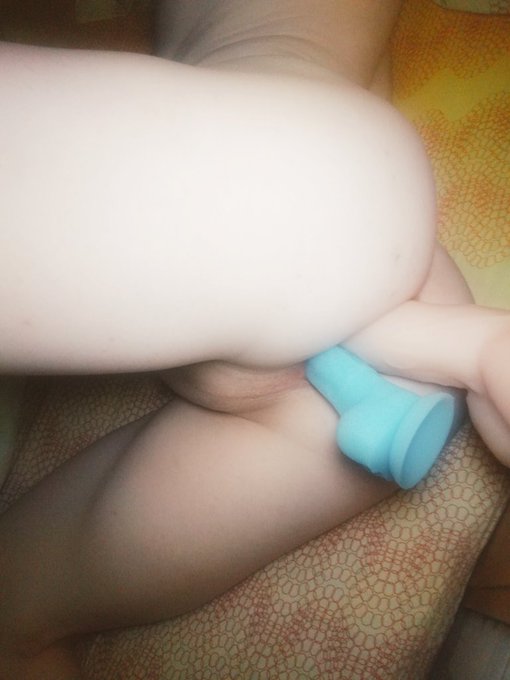 2 pic. the morning goes on and I'm experimenting? #fistingslut #analtraining #fuckass https://t.co/h