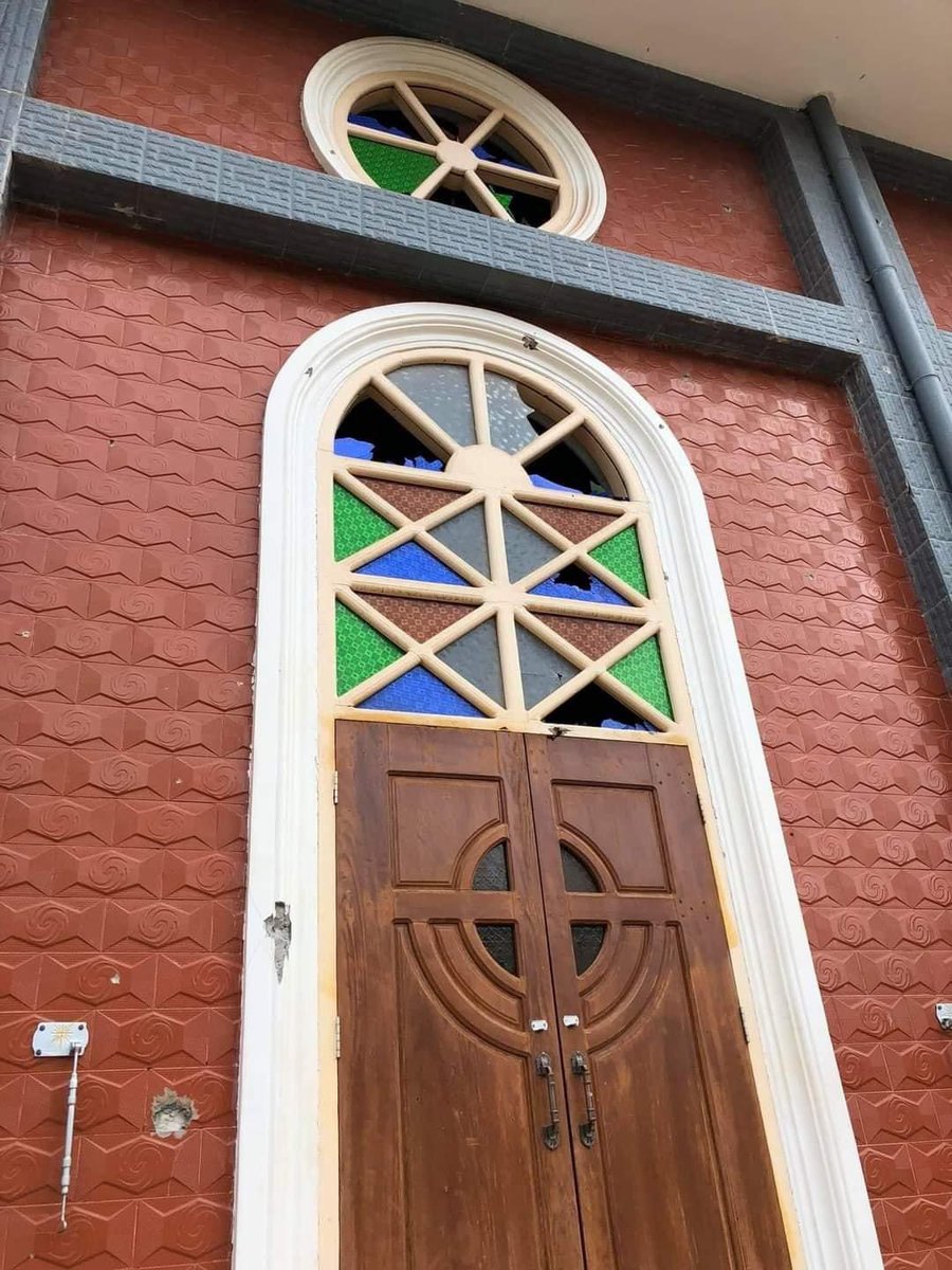 ZunLay97's tweet photo. Pekhon Cathedral at Kayah state !!!
The soldiers and polices are not human.
They don’t have brains which can differentiate the rights and wrongs. 
They shot everything and everywhere to frighten us.
#WhatsHappeningInMyanmar 
#May24Coup https://t.co/C95dNCu3pX