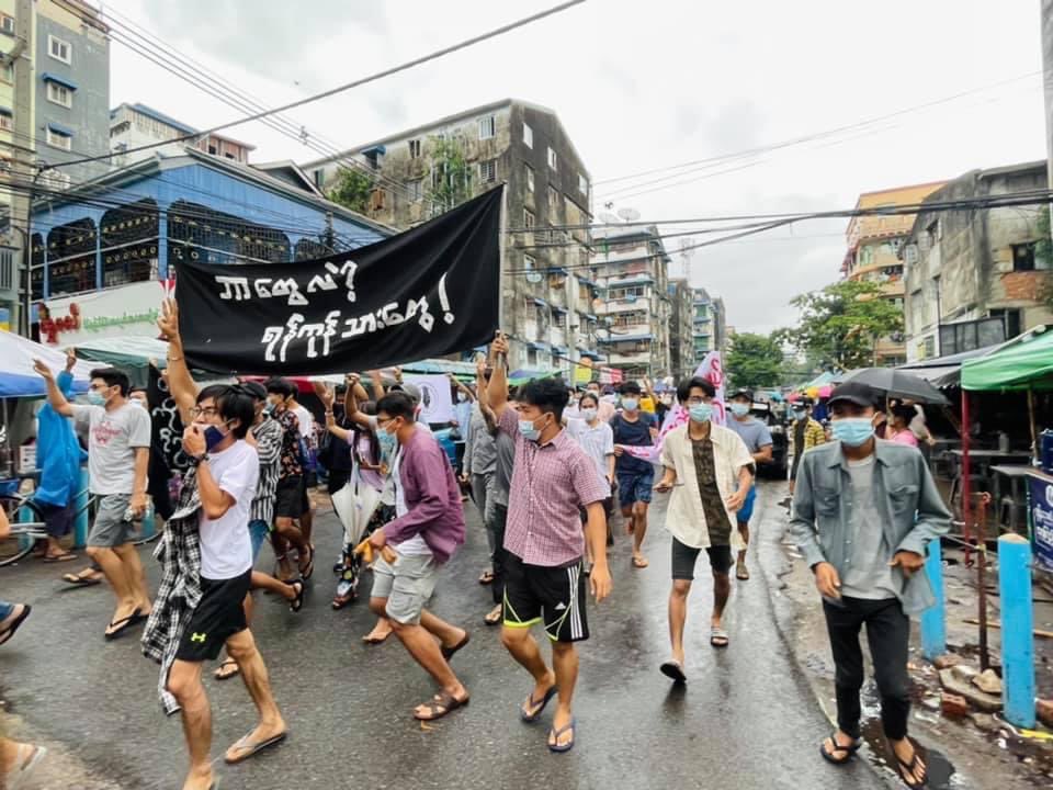 ZunLay97's tweet photo. In Yangon ! 
We will fight until the Military gives up. 
We won’t kneel down under the Military Coup. 
#WhatsHappeningInMyanmar 
#May24Coup https://t.co/Pujf3k5K9x