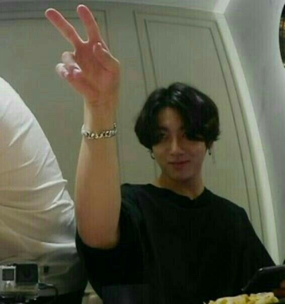 April_mochi19's tweet photo. Yo continuando votando en una encuesta que probablemente ya terminó y no se sabe quien gano.
I vote #ARMY of @BTS_twt for "The best fandom" #BillboardTNT https://t.co/xPxvvaOAIP