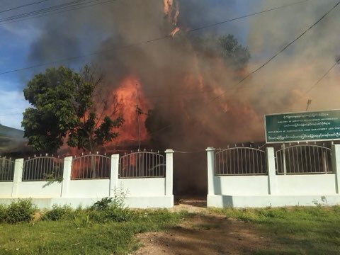 RT @soezeya: Fire broke out at some government’s offices in Demoso, Kayah state on Monday #WhatsHappeningInMyanmar https://t.co/LVeFHSksKb