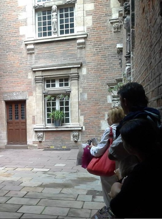 Les hôtels particuliers d'Albi - Albi: Lieux souvent cachés, privés ou inaccessibles, les hôtels particuliers et leurs cours intérieures comptent parmi les trésors de (...) dlvr.it/S0H44H