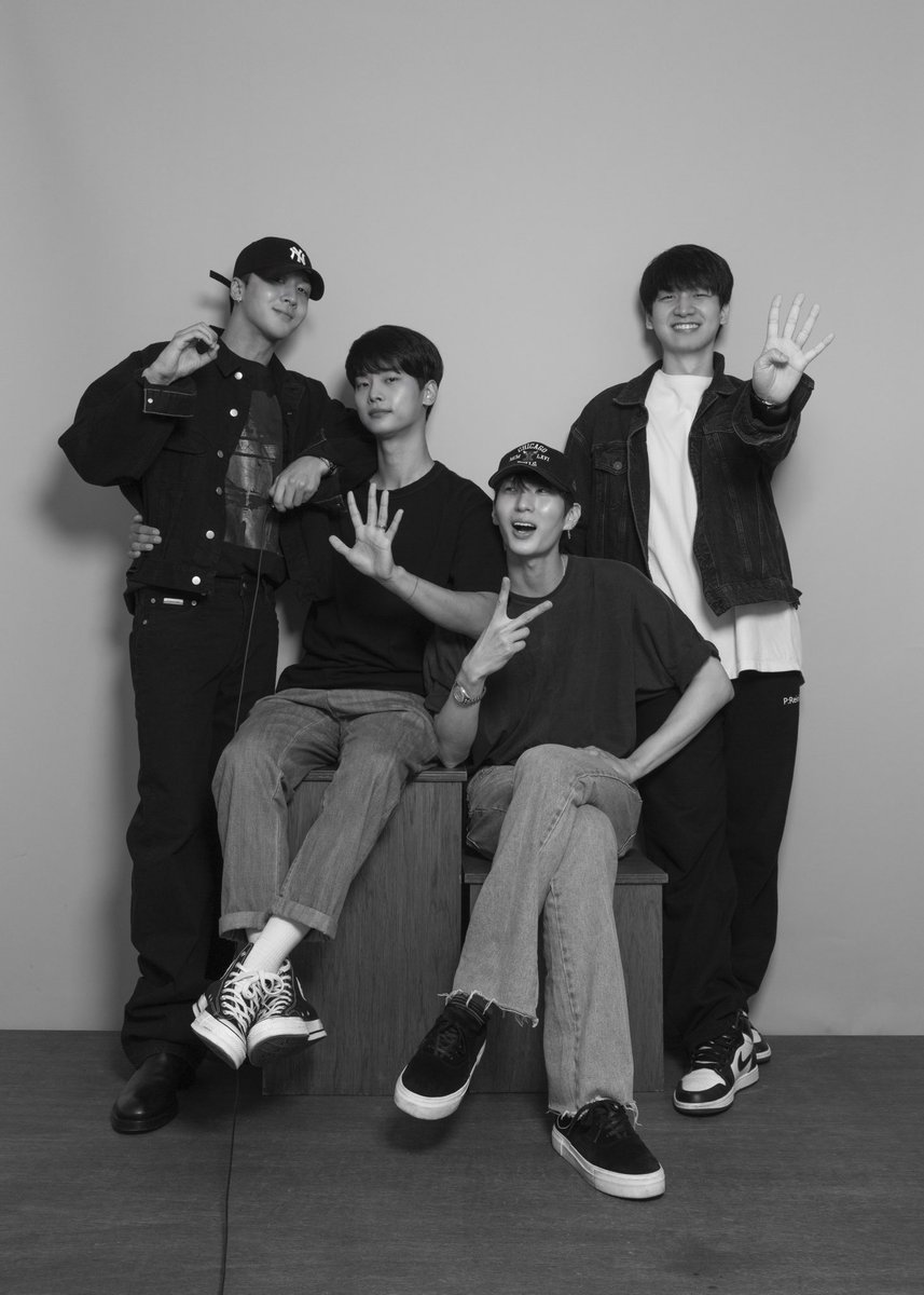 jellydearlight's tweet photo. Happy 9th Anniversary to my main boys!🌟 Thank you for being born &amp; for making our life more colorful. Hoping that more years will come to VIXX and Starlights being together🥺 May we see you soon, 사랑해 💙💛

#빅스 #VIXX #HAPPYVIXXDAY
#VIXX9thAnniversary
#빅스와_9년째_걷고있다 https://t.co/8CRse40RPr