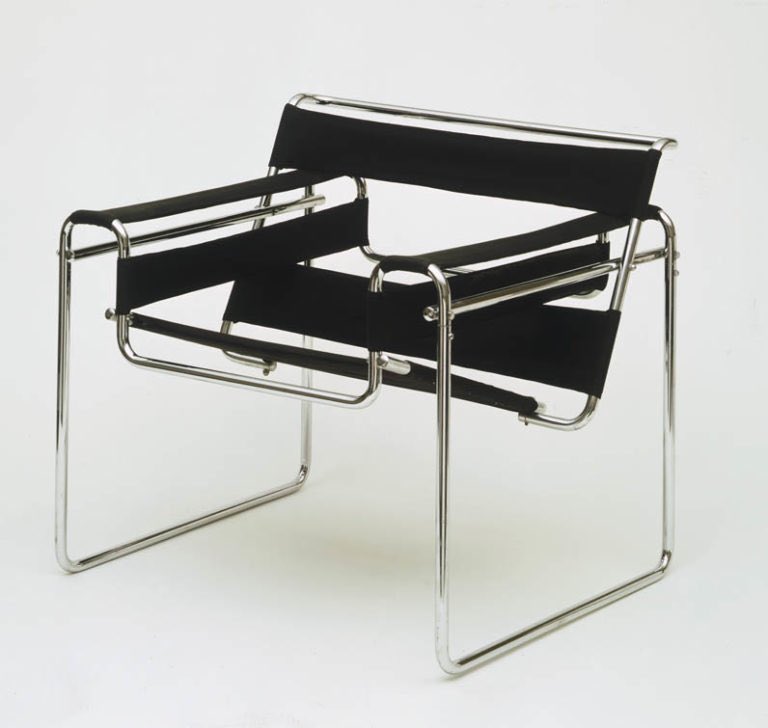 seetheTEN's tweet photo. Ten in JCC ep. 27 with a Wassily chair by Marcel Breuer, 1925. Originally the Model B3 chair, it got its dub after Kandinsky who was a colleague and a friend of Breuer, saw the prototype and was so enthralled with the chair. Breuer then made a duplicate for him for his office. https://t.co/fW8fJM4U1E