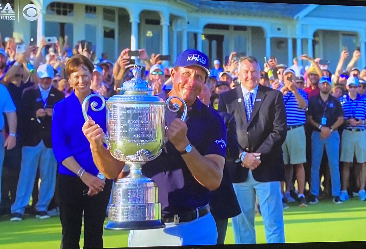 DustyMcLemore's tweet photo. Wow! What a remarkable day for @PhilMickelson & all of us “ole” golfers!!🏌️
#neversaynever
#GoLefty https://t.co/jBqpDPwu2T