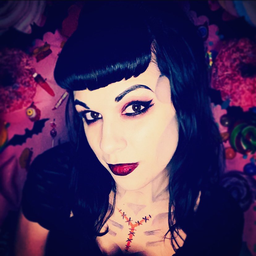 JessOLantern's tweet photo. The winds are changing, finally. I’m seeing shows popping up and this ghoul is ready. I have high hopes for this summer! Now to just figure out where and when I’ll be back on stage! The search begins! 🎃 #backfromthegraveandreadytoparty #covidconcerts #fullyvacinnated #horrorpunk https://t.co/MRRTkKadLU