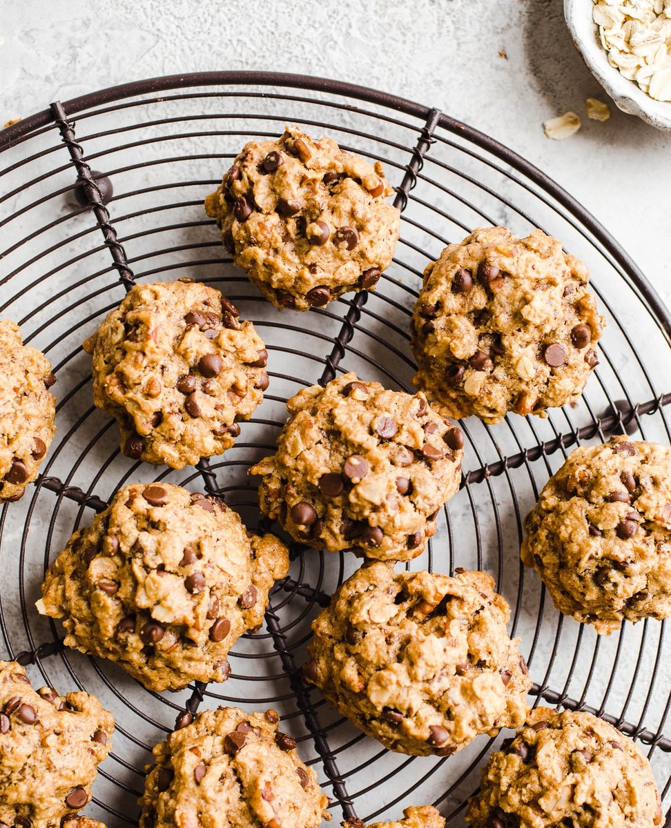 🥄 If you've been bitten by the baking bug this weekend, might we suggest these cowboy cookies from <a href="/saltedplains/">Tessa</a>? 🍪 

Hearty cookies made from gluten free rolled oats, pecans and chocolate chips will certainly hit the spot! 🍪⁠⠀

Full Recipe: bit.ly/381punC
