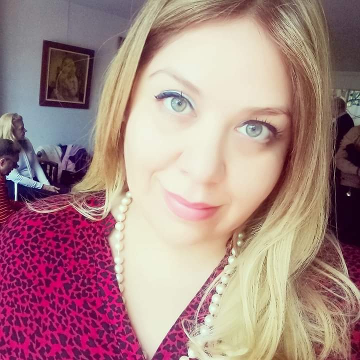 GUILLER91782092's tweet photo. Mi hermanita, la Romi, fue internada de nuevo esta semana :(. Le hicieron otra tomografía y tiene neumonía, no quiero molestar, pero si tienen un segundo y pueden pedir para que se recupere del covid, ella es muy creyente y se los agradece de corazón ❤. Gracias. https://t.co/y7ekTlOWiW