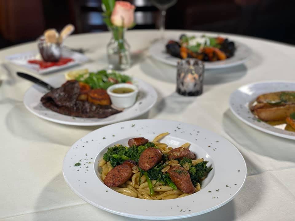 It's time for homemade pasta, wood-fired pizza and more! #ChicagosBest Italian is ALL NEW tonight at 10:30pm WGN.🍝🍕