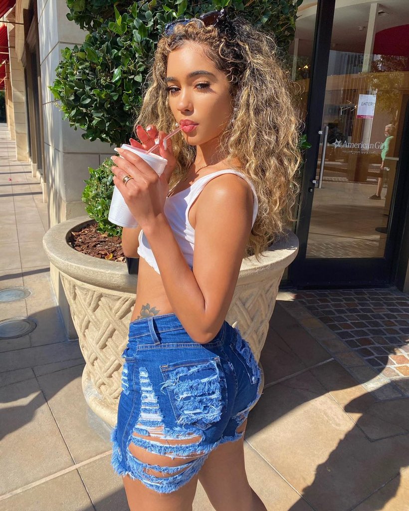 𝐞𝐛𝐨𝐧𝐢𝐞𝐬  tweet media