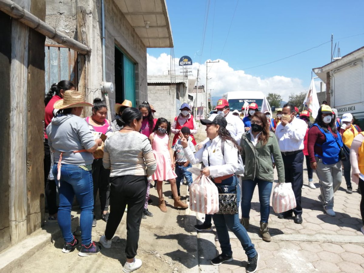 Jose_Cano_4's tweet photo. 📌 Junto a mi amiga, la candidata a presidenta municipal de #Calpan, Consuelo Jiménez Asomoza, recorrimos casa por casa dando a conocer nuestras propuestas, agradezco a todas y todos por brindarnos su tiempo y escucharnos con atención. 🙌🏻 

 #VaxPuebla https://t.co/yqgS9LLU6r